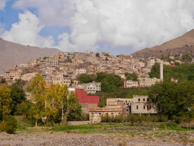 Yüksek Atlas Dağları 'ndaki güzel Berber Köyü Aroumd. Djebel Toubkal Ulusal Parkı, Fas.