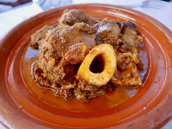 Close up of Tangia, Tanjia, a local dish from Marrakech and meat lovers dream. Roasted lamb cooked in clay pots at Hammam furnace. Marrakech, Morocco. — Stock Photo, Image