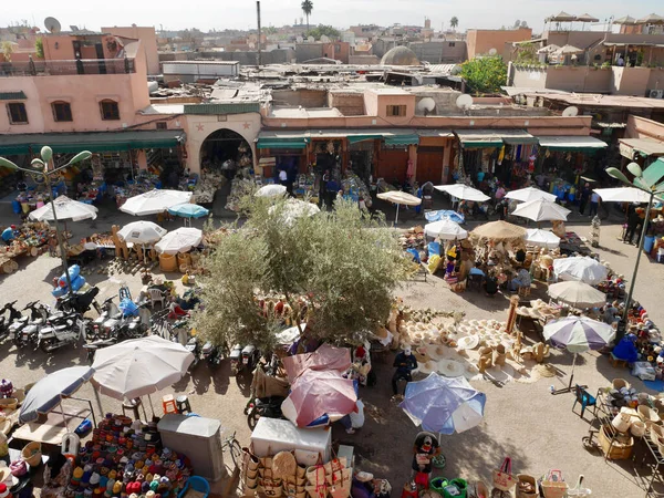 Marrakech, Maroko, 24.10.2021. Pemandangan udara Place des Epices, pasar rempah-rempah, di souk Marrakech, Maroko. — Stok Foto