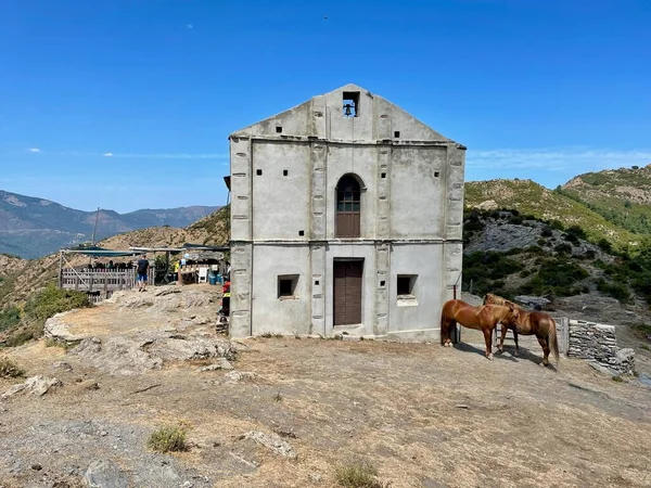 Capela de San Bertuli e bergerie em Monacia-dOrezza. Castagniccia, Córsega. — Fotografia de Stock