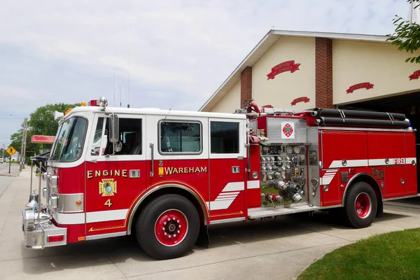 Fire engine at Wareham fire station. Massachusetts, USA: — Foto Stock