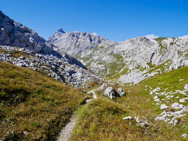 Hiking path through rocky landscape surrounded by Sulzfluh and Scheienfluh in Praettigau, Graubuenden, Switzerland. — 图库照片