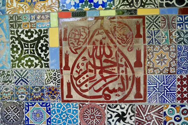 Marrakech, Morocco, 24.04.2016. Anima, Andre Hellers imaginative botanical garden. Colorful tiles. — Stockfoto