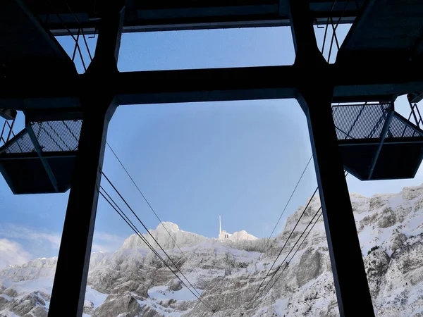 Valley terminal of Saentis cable car in Schwaegalp looking up to Saentis in winter. Alpstein, Appenzell, Switzerland. — Stock Photo, Image