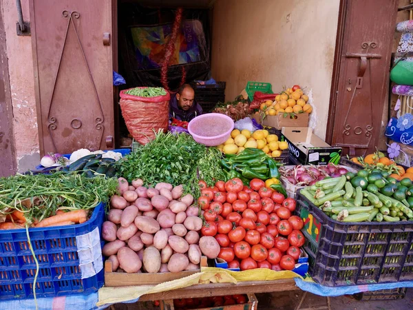 Marrakech, Morocco, 23.01.2020. Vegetable and fruit stand in the Medina. — Stock Photo, Image