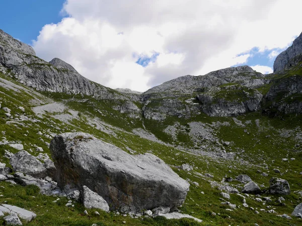 Rocky landscape in the Swiss Alps, Praettigau, Grisons. — 图库照片