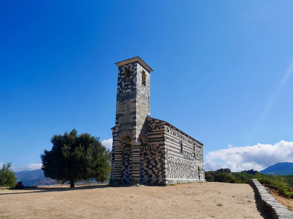 Romanesque church San Michele de Murato, classified Historic Monument, chapel made of polychrome stones, Corsica. — Stok Foto