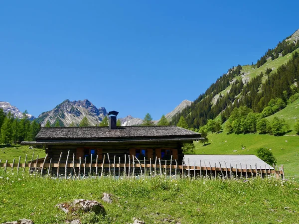 Traditional wooden mountain hut in Brand, Vorarlberg, Austria. — Zdjęcie stockowe