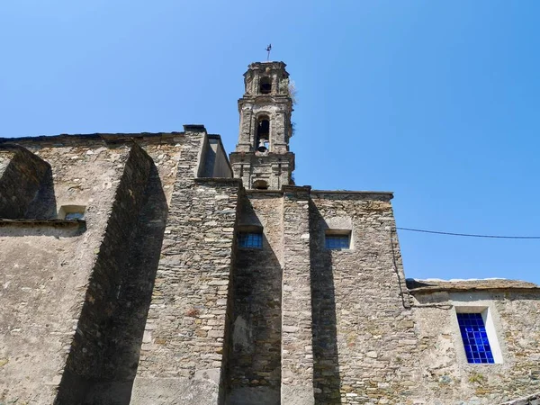 Baroque church Saint Simeon in Moita, a dreamy hilltop village nestled in the mountains of Castagniccia, Corsica, France. — Fotografia de Stock