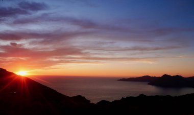 Calanche de Piana, UNESCO dünya mirası, gün batımında. Korsika, Fransa.