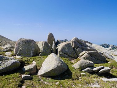 Monte Rotondo platosunda kaya oluşumları, Korsika, Fransa.