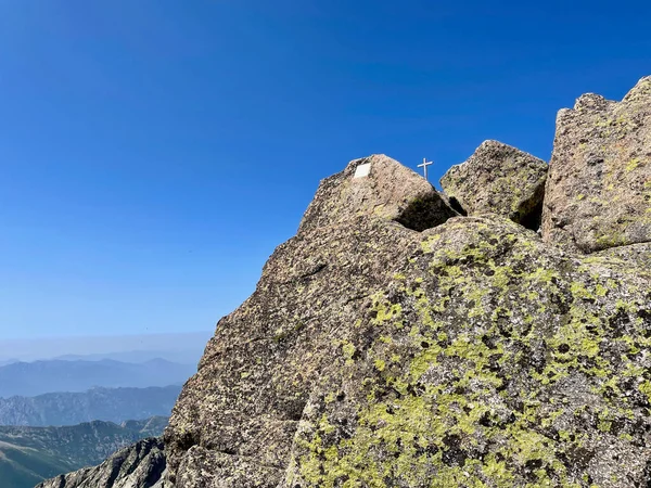 Summit cross of Monte Rotondo, Corsicas second highest peak, France. — Fotografia de Stock