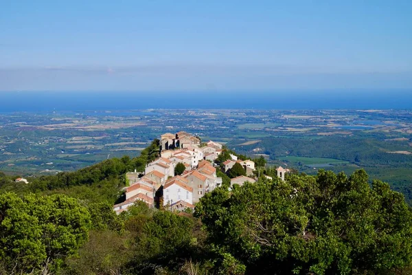 Antisanti Zasněná Vesnice Uhnízděná Horách Castagniccia Výhledem Středozemní Moře Korsika — Stock fotografie