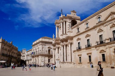Syracuse, İtalya, 30.03.2018. Piazza Duomo ve Ortigia 'daki Syracuse Barok Katedrali. Sicilya. Yüksek kalite fotoğraf