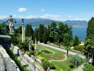 Isola Bell 'deki Borromeo sarayının panoramik manzarası, Maggiore Gölü. Piedmont, İtalya. Yüksek kalite fotoğraf