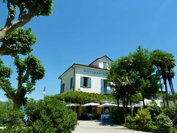 Borromean島の1つであるIsola Madreの庭のレストラン Maggiore湖 イタリアのピエモンテ州 高品質の写真 — ストック写真