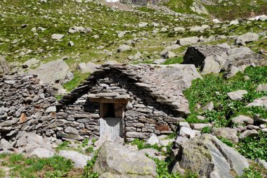 Alpe Pedriola Macugnaga 'da, Monte Rosa, Piedmont, İtalya' nın eteklerinde. Yüksek kalite fotoğraf