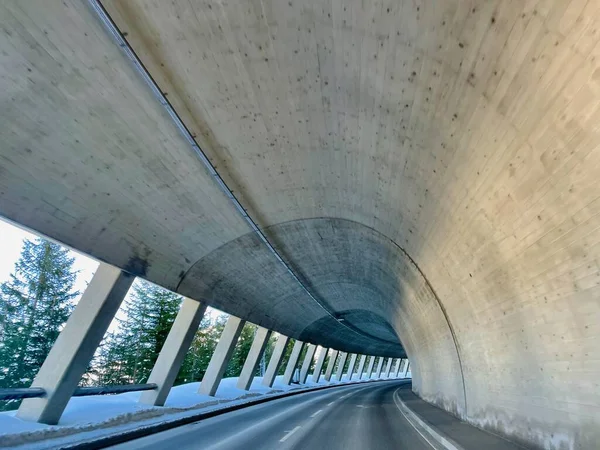 Dentro Del Túnel Carreteras Avalancha Los Alpes Austríacos Foto Alta —  Fotos de Stock