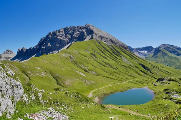 Arlberg地域のMonzabonaseeとRuefikopf ズアー ヴォアルバーグ オーストリア 高品質の写真 — ストック写真