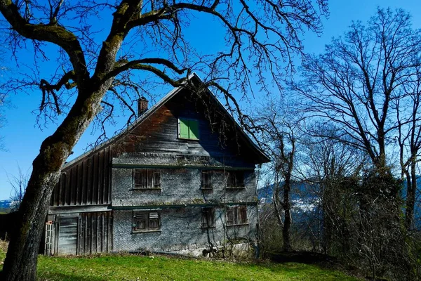 Verlaten Houten Huis Het Platteland Van Oostenrijk Bregenz Vorarlberg Hoge — Stockfoto