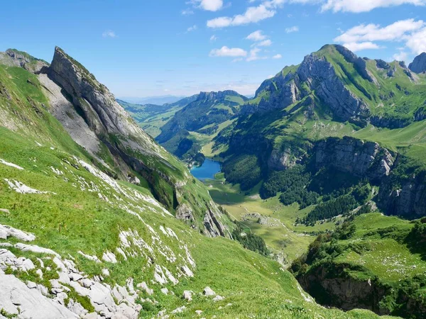 Vista Panorâmica Idílica Seealpsee Maciço Alpstein Appenzell Suíça Foto Alta — Fotografia de Stock
