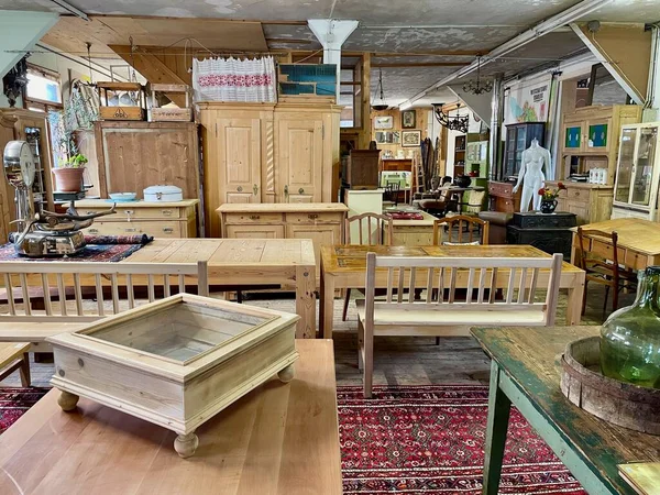 Interior Una Tienda Antigüedades Con Objetos Clásicos Antiguos Muebles Dornbirn —  Fotos de Stock