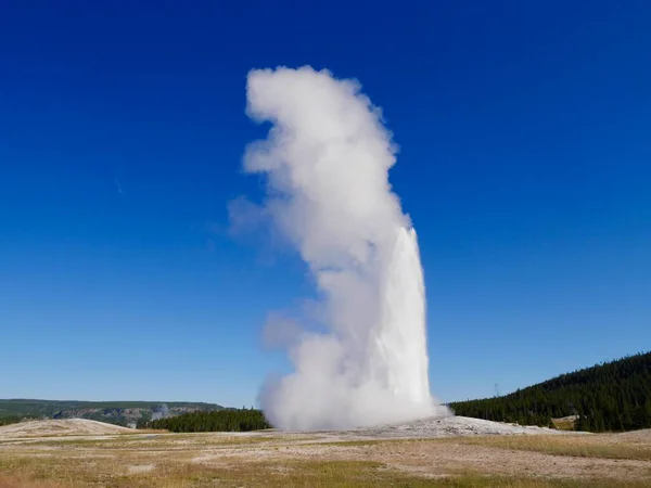 Old Faithful Erupting Yellowstone National Park Wyoming Usa High Quality — 스톡 사진