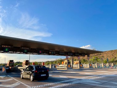 Madrid, İspanya, 18.04.2022. İspanyol otobanındaki gişede. Yüksek kalite fotoğraf