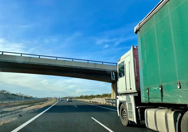 Castilla Mancha España 2022 Coches Camiones Carretera Española Foto Alta — Foto de Stock