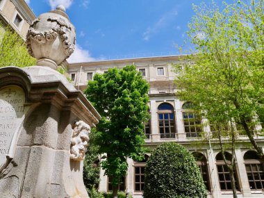 Madrid, İspanya, 12.04.2022. Ulusal Müze Avlusu Reina Sofia Sanat Merkezi. Yüksek kalite fotoğraf