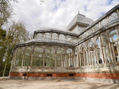 Kristal Saray, Palacio de Cristal, Retiro Park 'ta. Madrid, İspanya. Yüksek kalite fotoğraf