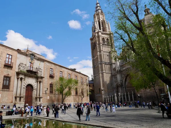 西班牙托莱多 2022年4月13日 Primada Santa Maria Toledo大教堂和Palacio Arzobispal大主教宫的全景 高质量的照片 — 图库照片