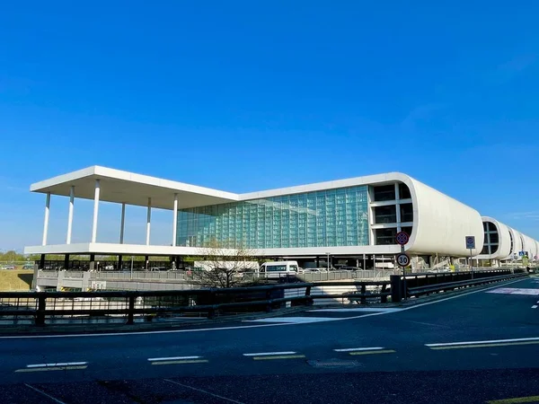 Milan, İtalya, 19.04.2022. Malpensa Havaalanı Terminal 1 'in panoramik görüntüsü. Yüksek kalite fotoğraf