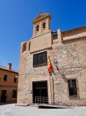 Toledo 'nun Yahudi mahallesindeki Sefardi Müzesi' nde bulunan Transito Sinagogu 'nun açık hava manzarası, Kastilya La Mancha, İspanya. Yüksek kalite fotoğraf