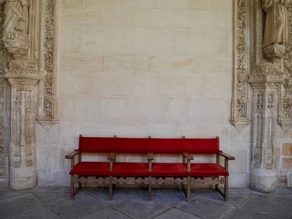 Toledo Castile Mancha Spain 2022 Red Velvet Bench Ceramic Tiles — Fotografia de Stock