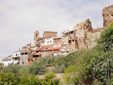 Ayna 'nın panoramik manzarası, Sierra dağlarına kurulmuş büyüleyici bir kasaba. Kastilya La Mancha, İspanya. Yüksek kalite fotoğraf
