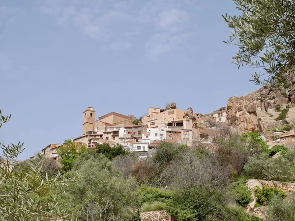 Ayna 'nın panoramik manzarası, Sierra dağlarına kurulmuş büyüleyici bir kasaba. Kastilya La Mancha, İspanya. Yüksek kalite fotoğraf