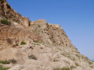Penas de San Pedro 'daki kalenin alçak açılı görüntüsü. Albacete, Kastilya La Mancha, İspanya. Yüksek kalite fotoğraf