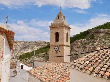 San Andres, Iglesia de San Andres kilisesinin çan kulesi, Alcala del Jucar, İspanya, Albacete. Yüksek kalite fotoğraf