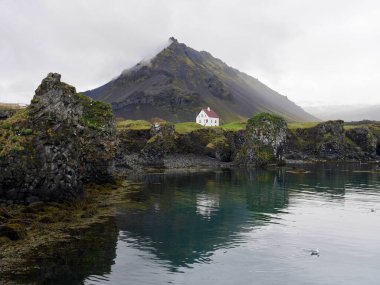 İzlanda, Arnarstapi Limanı 'ndaki ev. Yüksek kalite fotoğraf