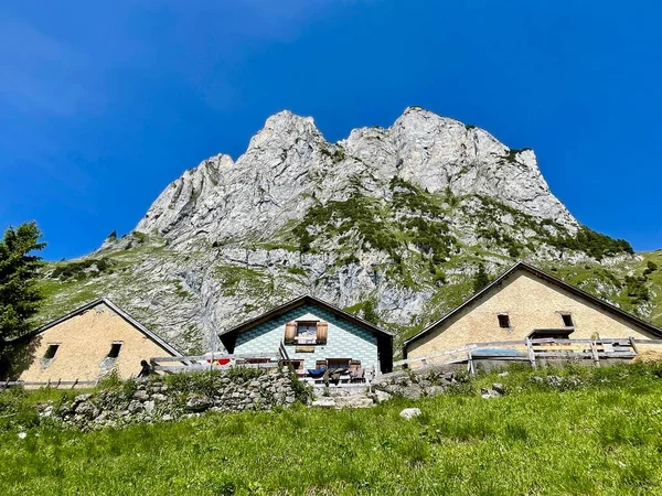 Saxer Unter Alp Met Kreuzberge Chruezberg Achtergrond Alpstein Appenzell Zwitserland — Stockfoto