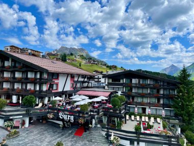Arlberg bölgesindeki Oberlech, Lech 'in panoramik görüntüsü. Vorarlberg, Avusturya, 3.07.2022. Yüksek kalite fotoğraf