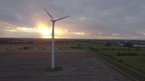 Drone Aerial View Windmill Sunrise Drone Kilátás Forgó Szélmalom Napkeltekor — Stock videók