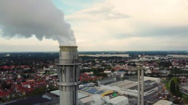 Drone Kirliliği - Emisyon Gazı - Bacanın duman emisyon gazlı İHA videosu - Endüstri Hava Kirliliği Gazı