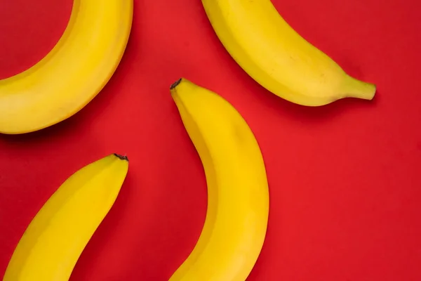 Plátanos Una Mesa Colorida Desde Vista Superior Banana Amarilla Fresca —  Fotos de Stock