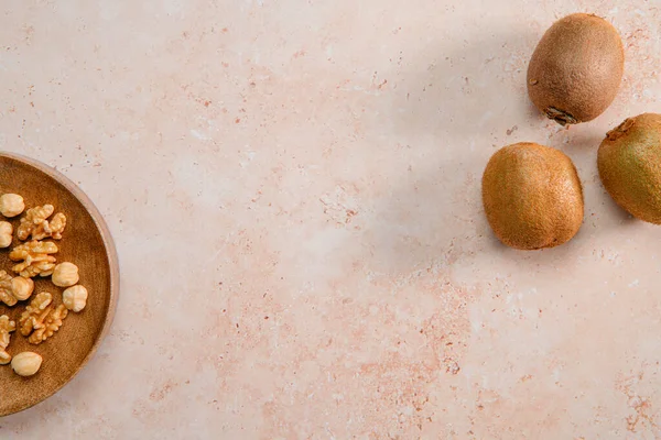 Mermer masa arka planı. Düz boş yemek masasının yukarıdan görünüşü. Mermer fotokopi masası. Metinler için doğal mutfak tezgahı..