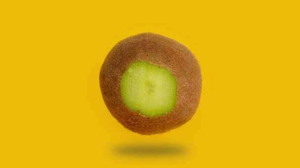 Cutting Kiwi Fruit Slices Cut Single Kiwi Vitamins Benefits Fresh — Stock Video