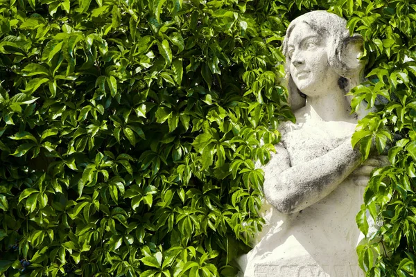 Piękna Rzeźba Kobiety Wiedniu Kobieta Ukazująca Swoje Naturalne Piękno Koncepcja — Zdjęcie stockowe