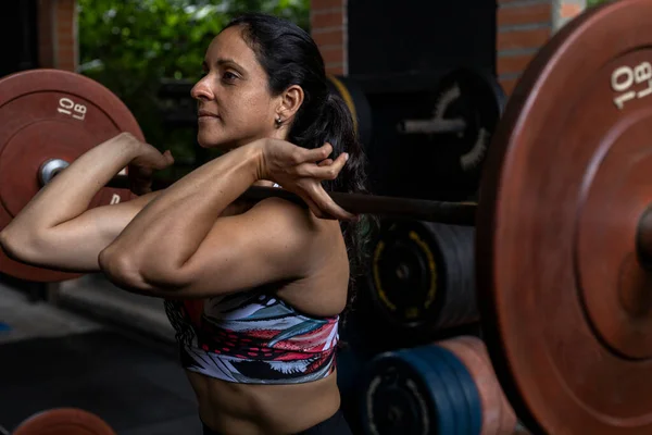 Latin American Woman Standing Holding Barbell Weights Her Shoulders Functional — Stockfoto