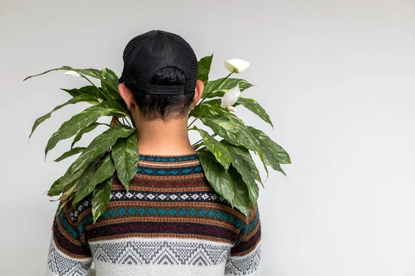 Portrait Latin American Gardener His Back Holding Plant — Fotografia de Stock